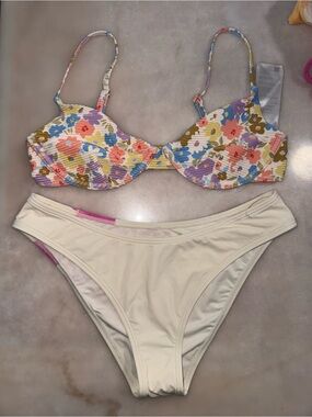 Billabong Women’s Floral Ribbed Underwire Bikini Top with Cream Bikini Bottom